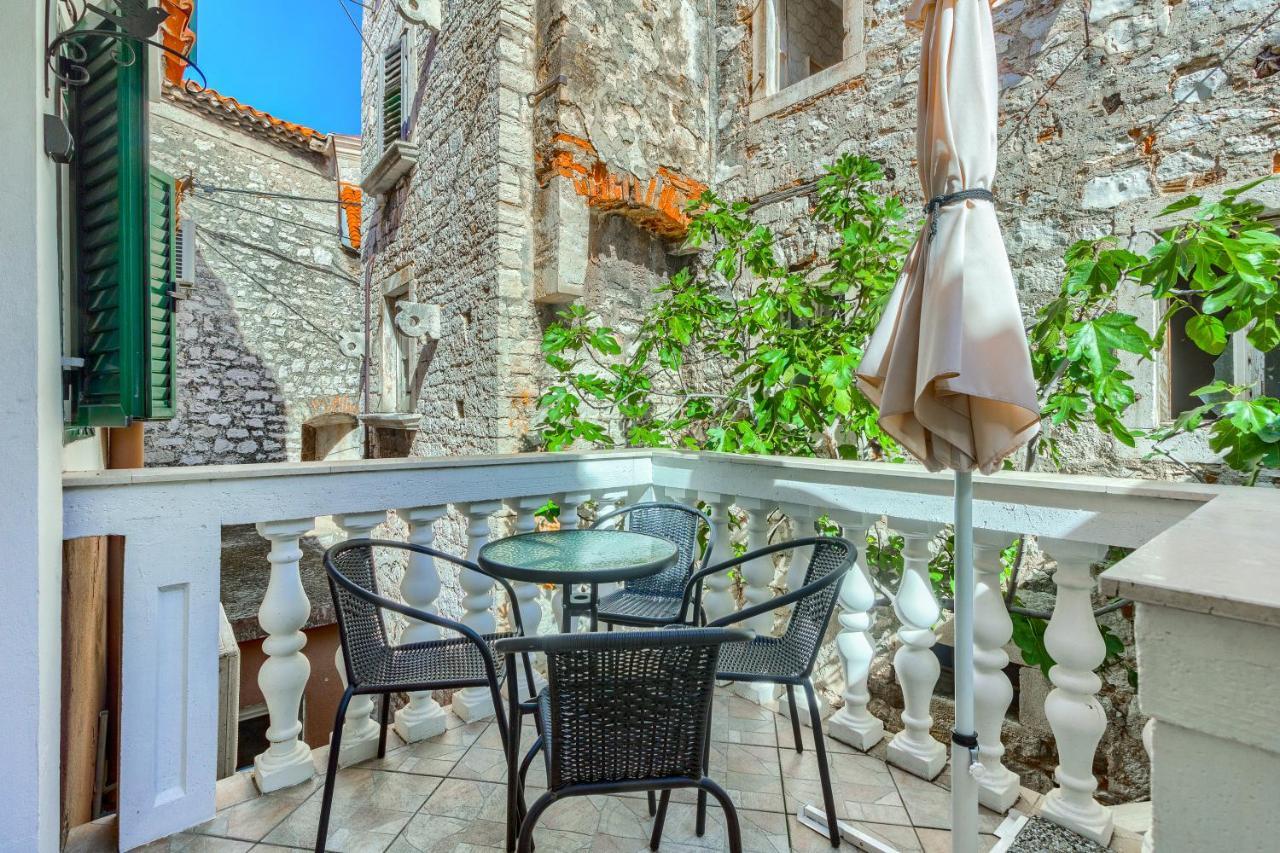 Old Stone House St Lawrence In The Heart Of Sibenik'S Old Town Apartment ภายนอก รูปภาพ