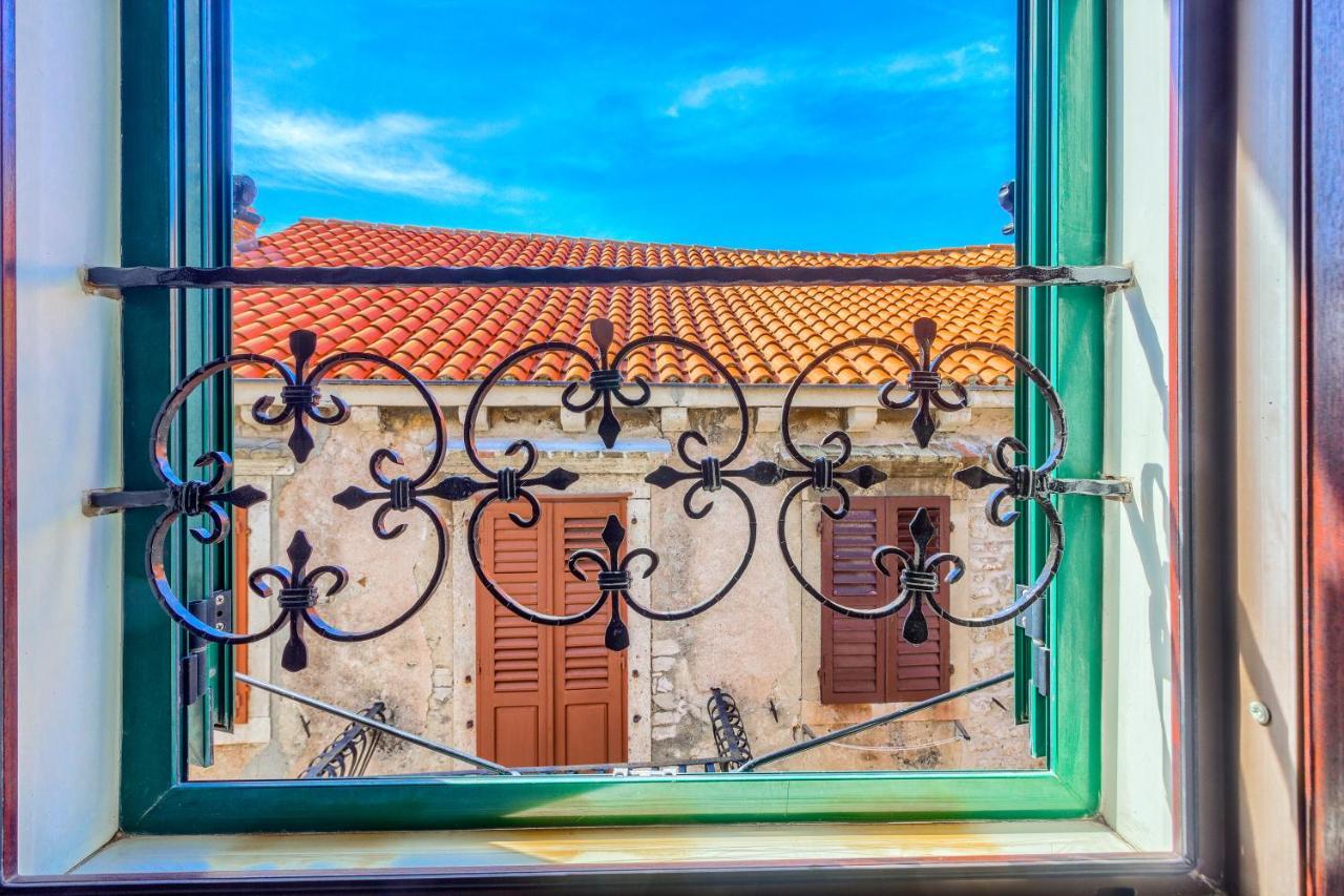 Old Stone House St Lawrence In The Heart Of Sibenik'S Old Town Apartment ภายนอก รูปภาพ